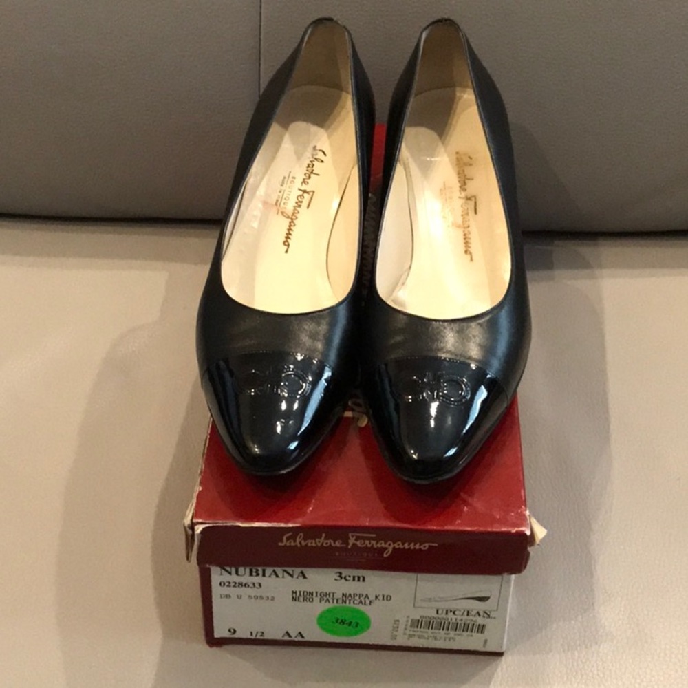 L Salvatore Ferragamo womens black shoes size 9.5